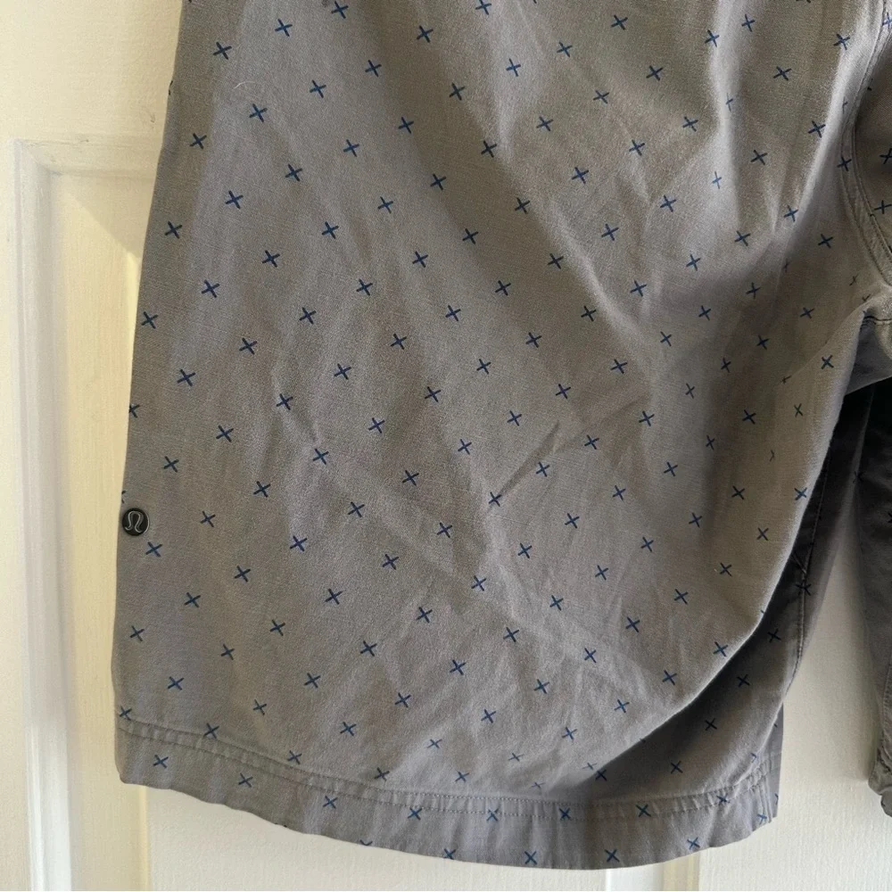 Lululemon Gray Blue All Over X Print Blue Size‎ Mens 36 Golf Casual